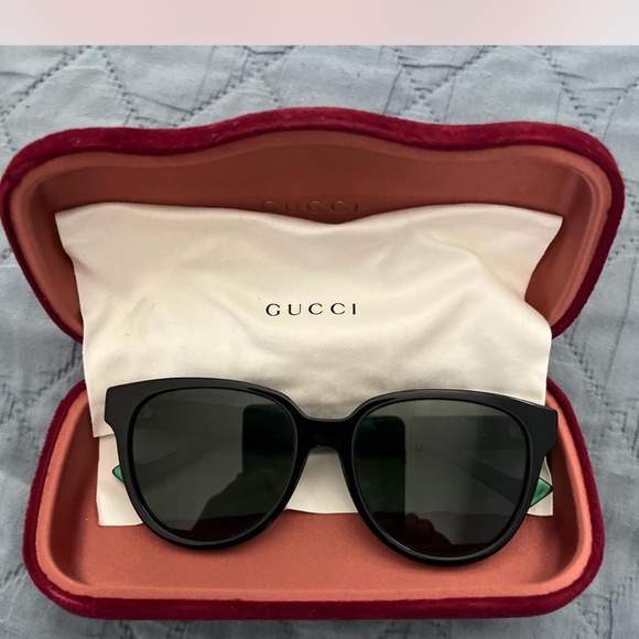 Gucci Sunglasses Black/Green Gold Logo Luxury Designer Shades - Picture 1 of 5